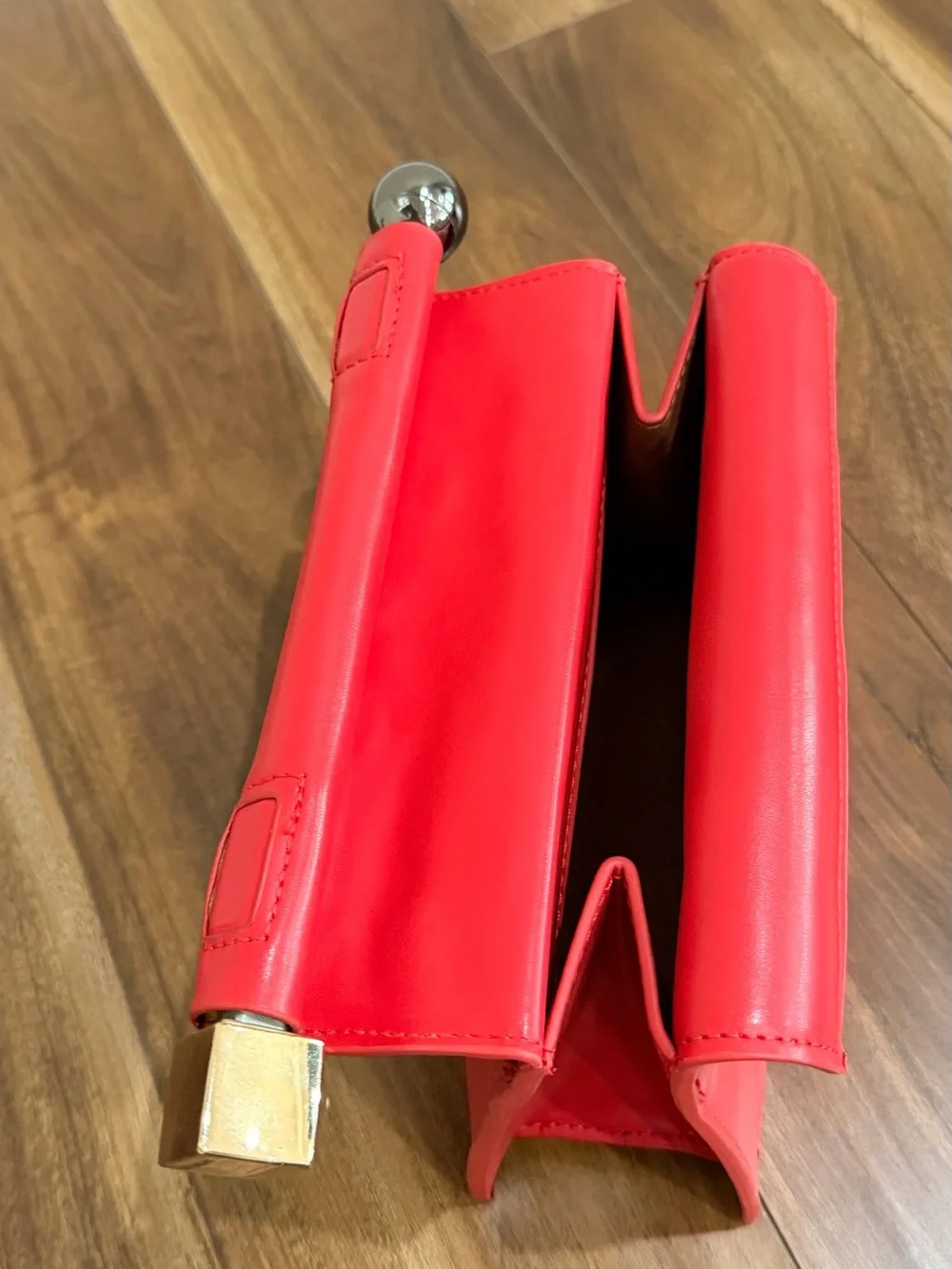 Jacquemus red leather roll-top clutch with gold accents - Picture 4 of 7